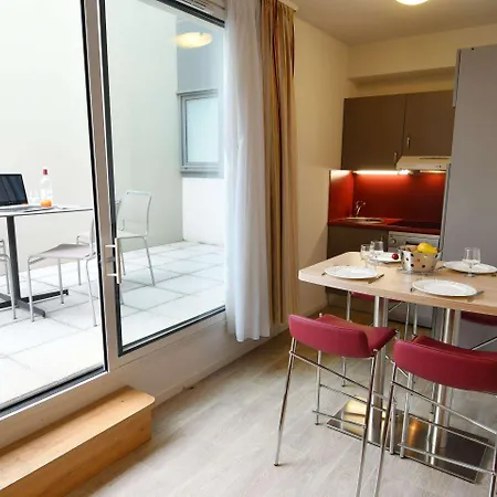 Otel And Golf Bassins A Flot Bordeaux