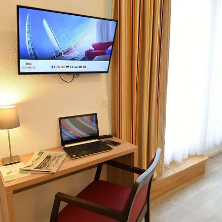 And Golf Bassins A Flot Otel Bordeaux