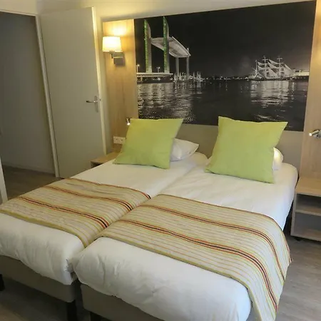 Otel And Golf Bassins A Flot 3*